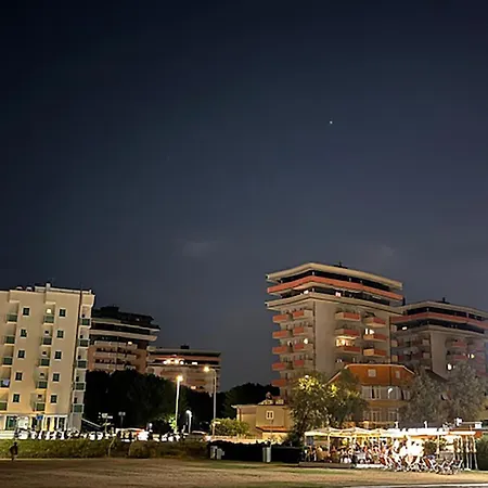 Gioiello Sul Mare Con Splendida Terrazza Πέζαρο