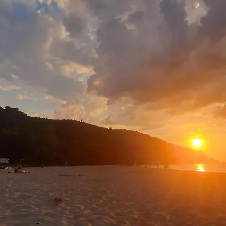Gioiello Sul Mare Con Splendida Terrazza Πέζαρο