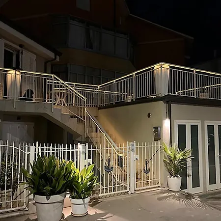 Διαμέρισμα Gioiello Sul Mare Con Splendida Terrazza Πέζαρο